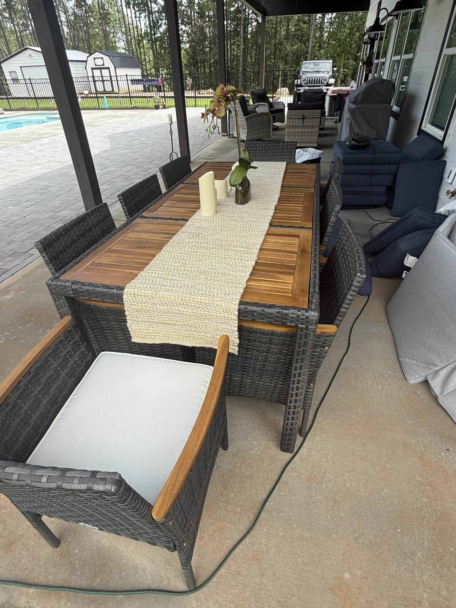 Outdoor dining space at Sanctuary 120